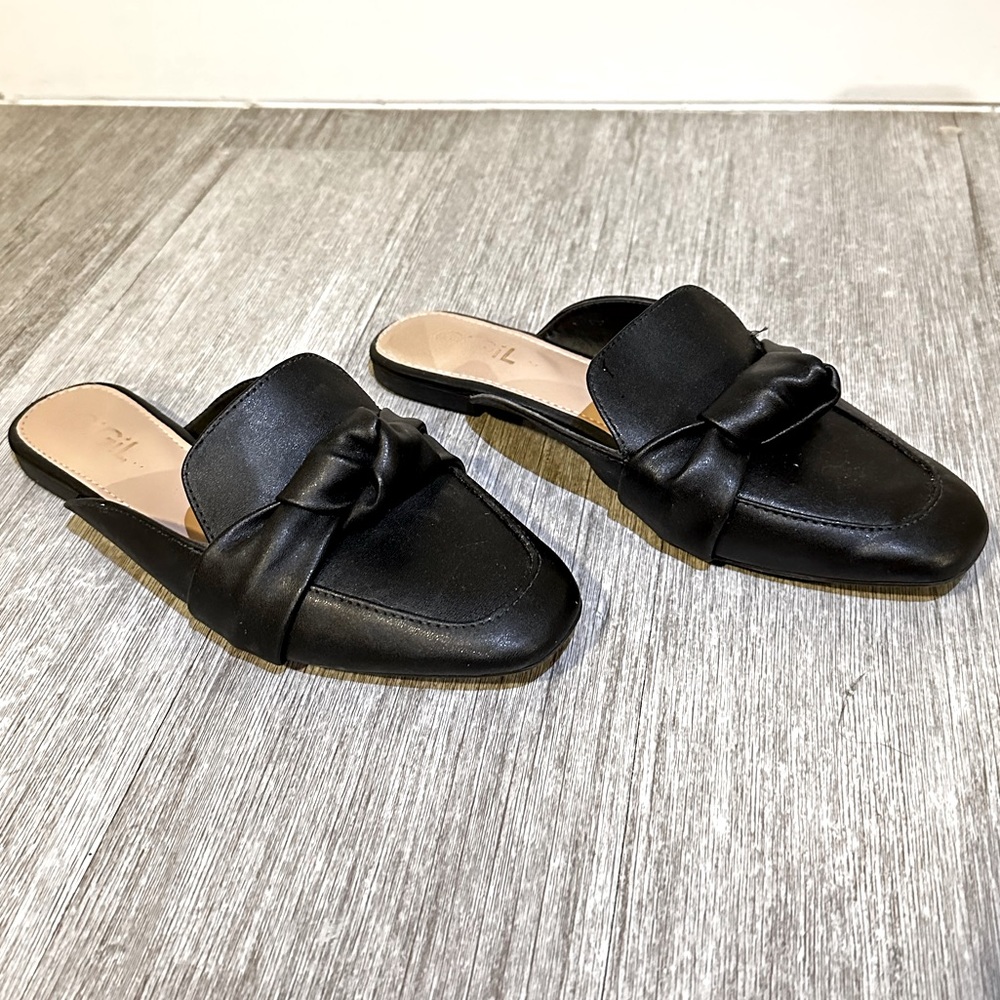 Gigil black mule